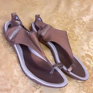 DKNY Women's Sandals Arch Support, Size 9 Bronze, Comfortable Soft Foam Footbed